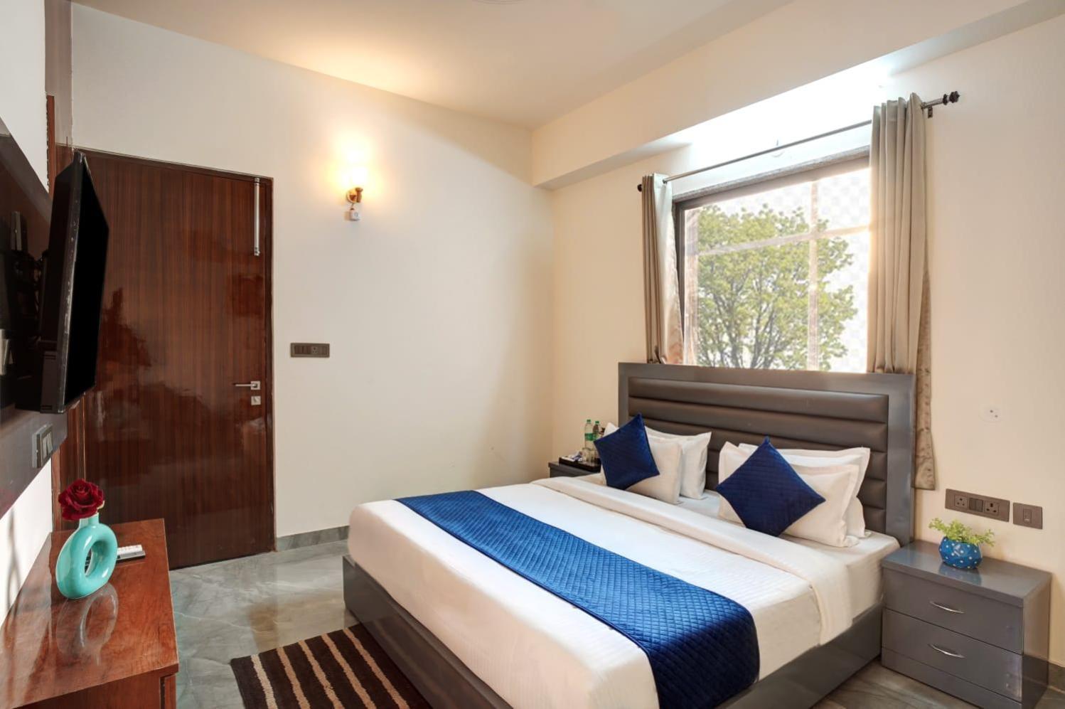 Hotel Elite Grand Near Kailash Hospital Noida Zewnętrze zdjęcie